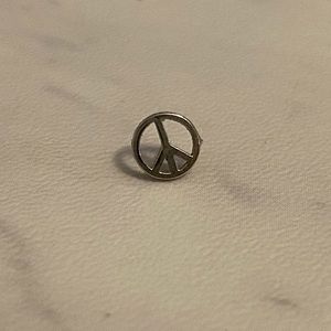 BVLA Peace sign 18g nostril nose ring end